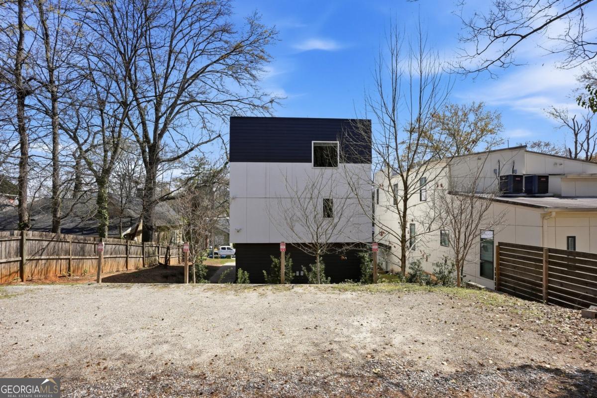 1076 Center Street NW