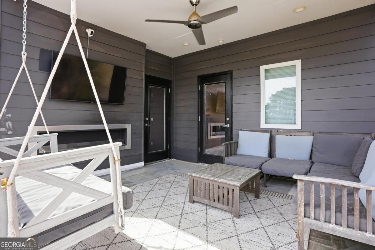 1076 Center Street NW