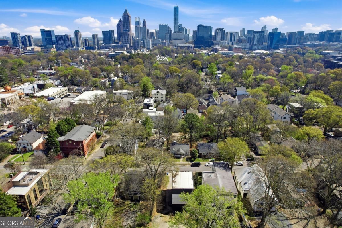 1076 Center Street NW