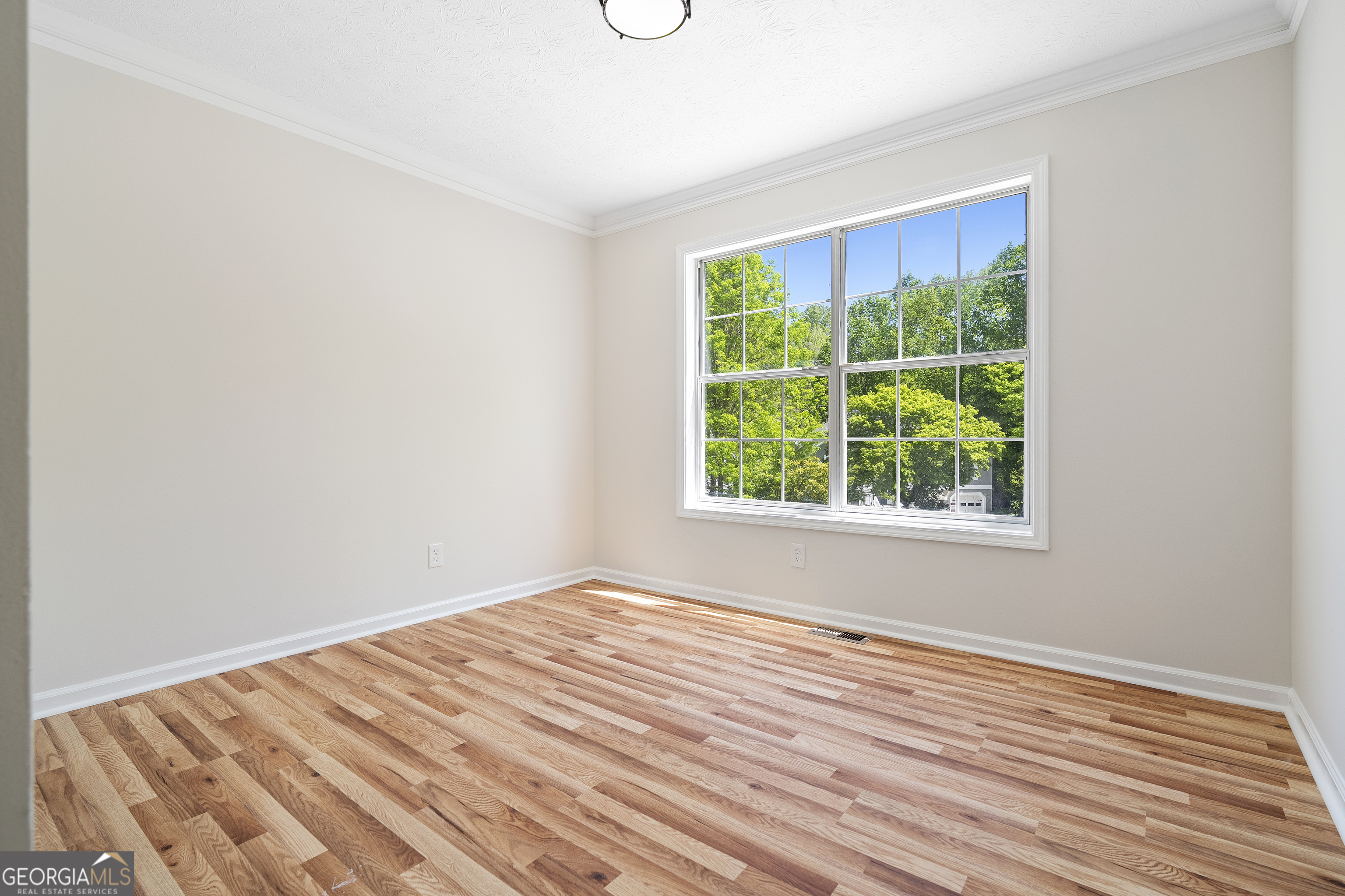 870 Long Branch Circle