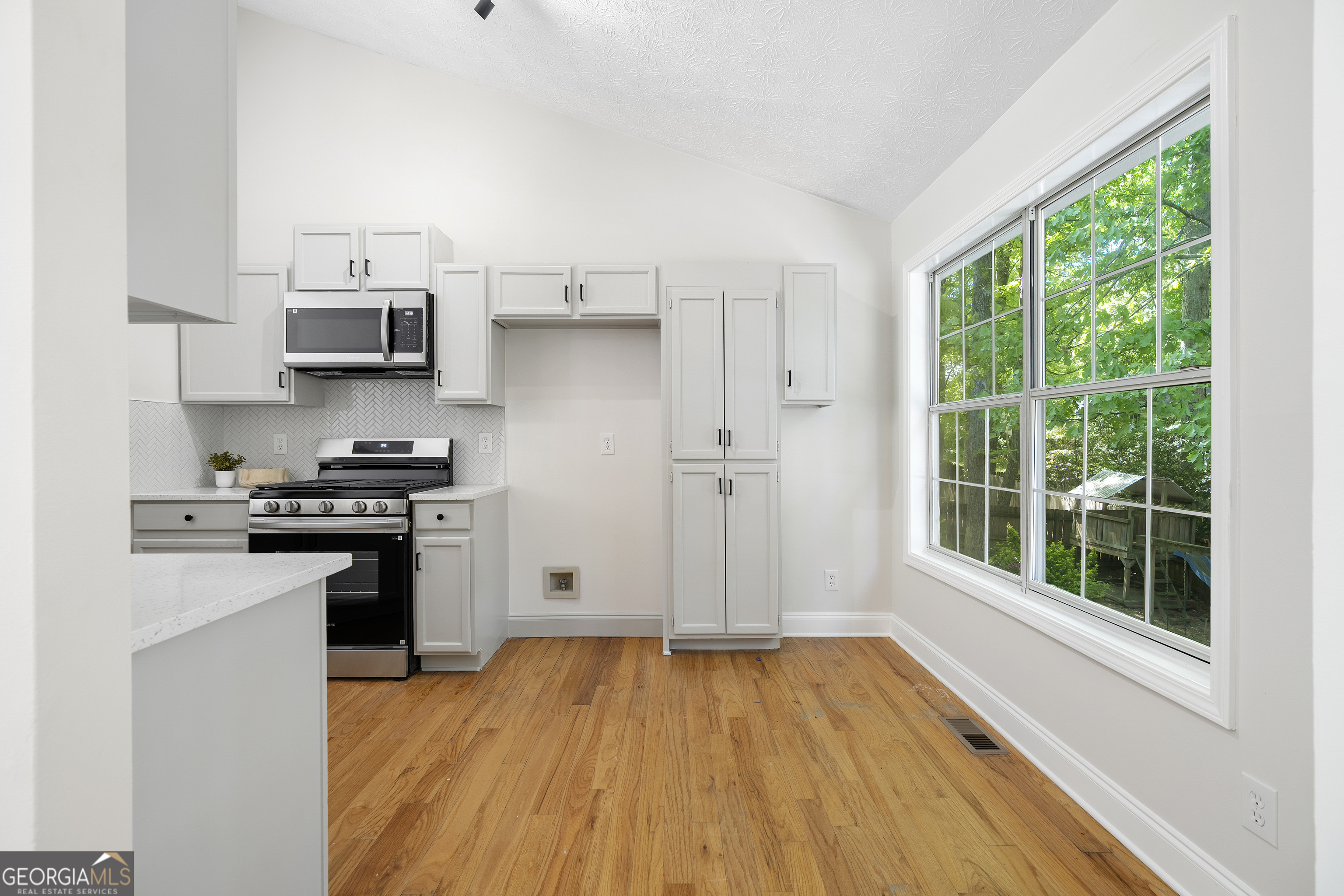 870 Long Branch Circle