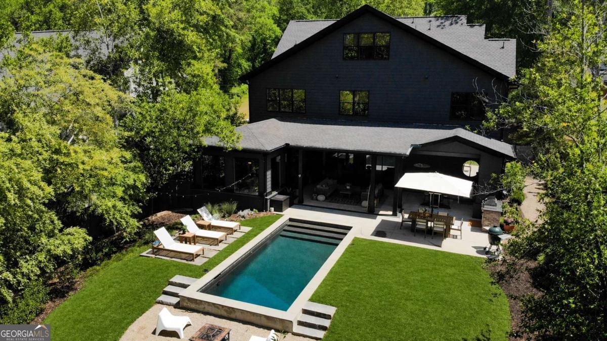 2420 Wawona Drive NE