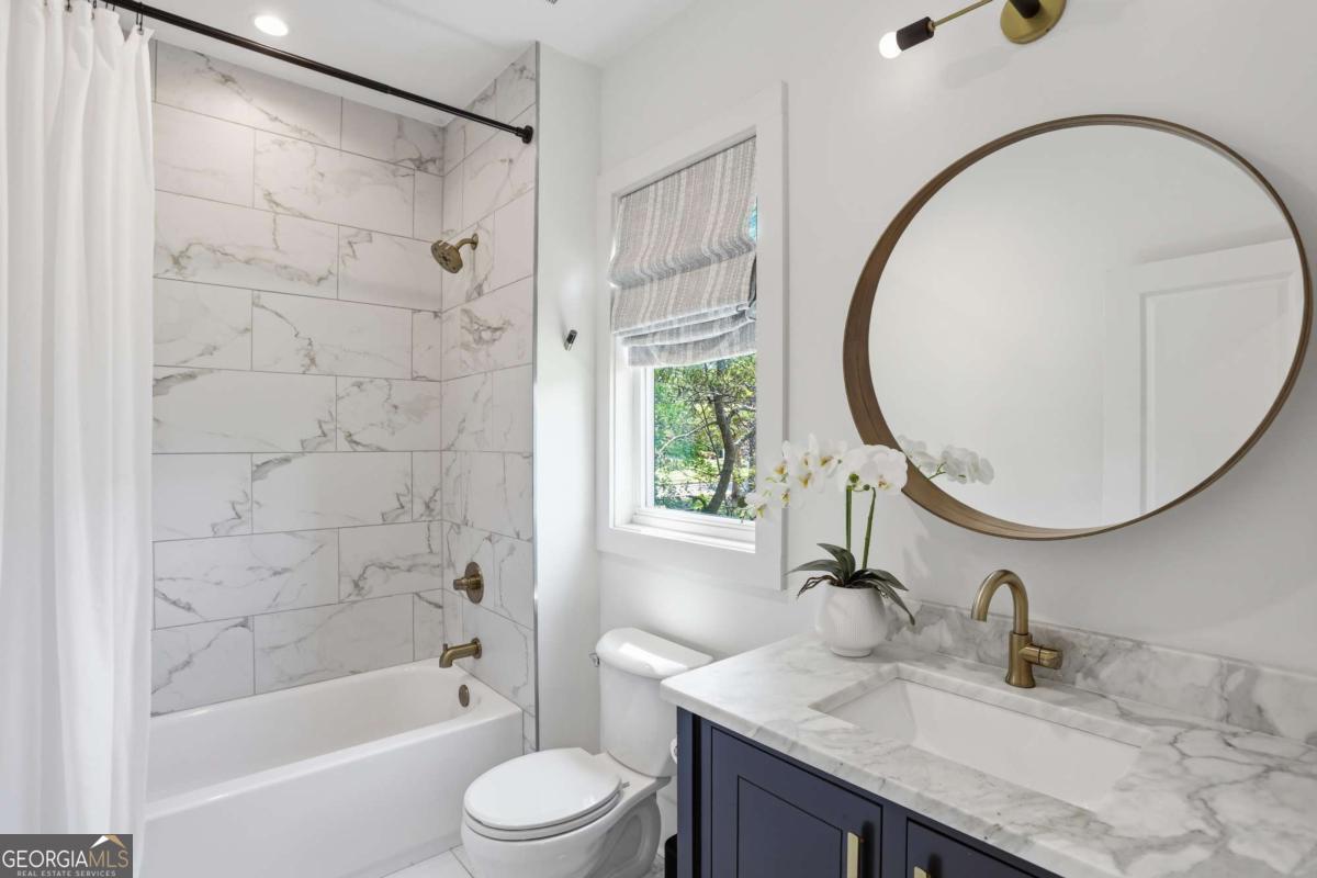 2420 Wawona Drive NE