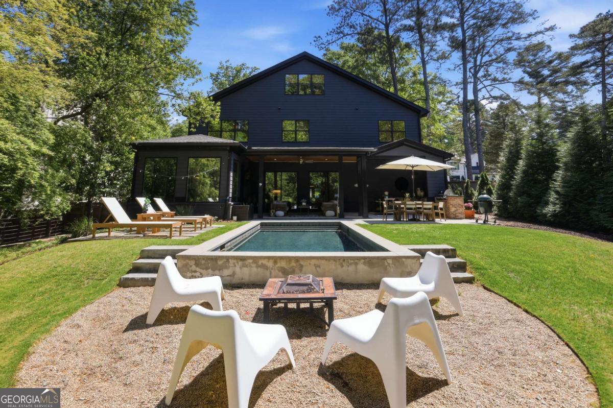 2420 Wawona Drive NE