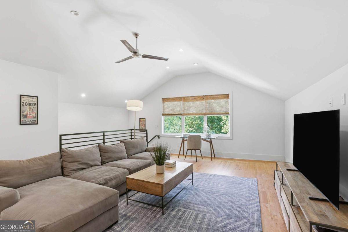 2420 Wawona Drive NE