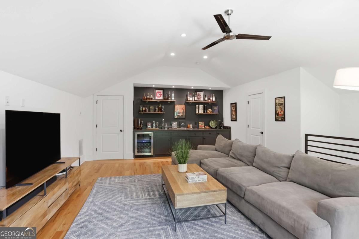 2420 Wawona Drive NE