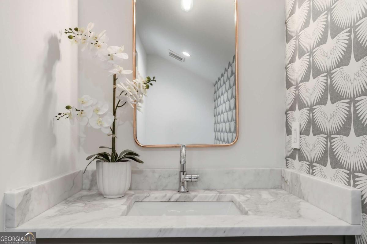 2420 Wawona Drive NE