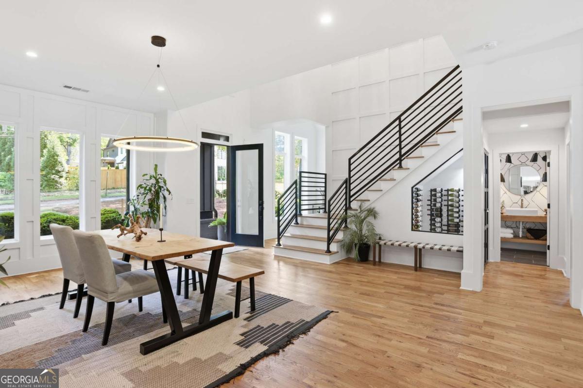 2420 Wawona Drive NE