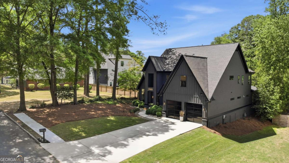 2420 Wawona Drive NE