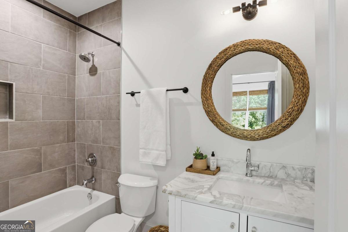 2420 Wawona Drive NE