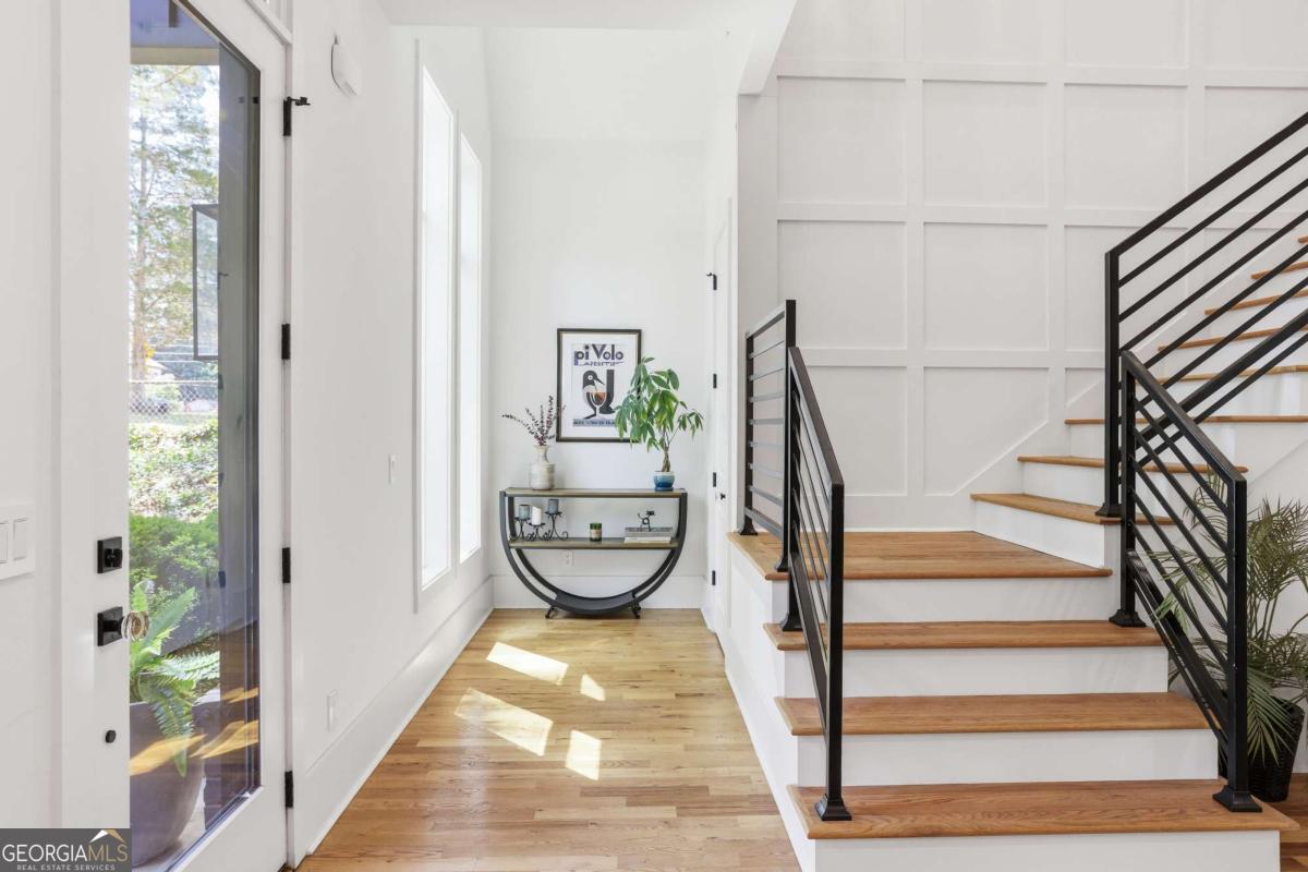 2420 Wawona Drive NE