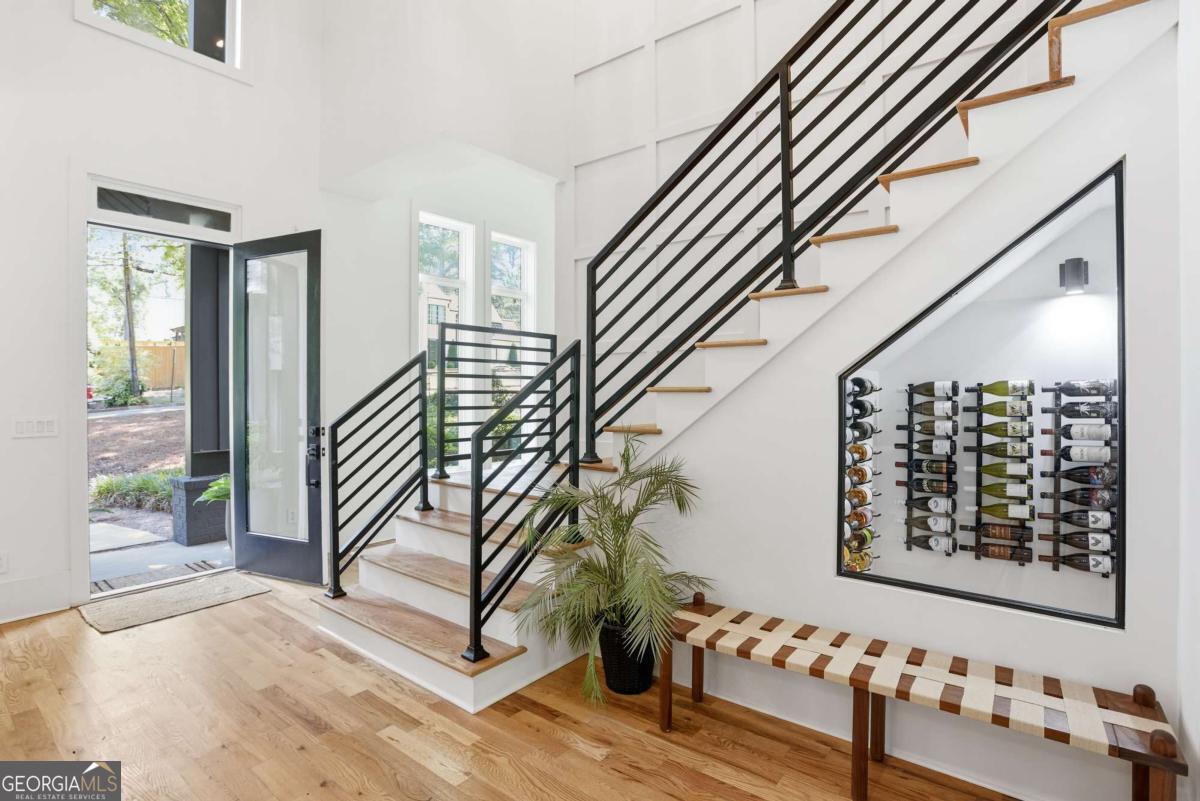 2420 Wawona Drive NE