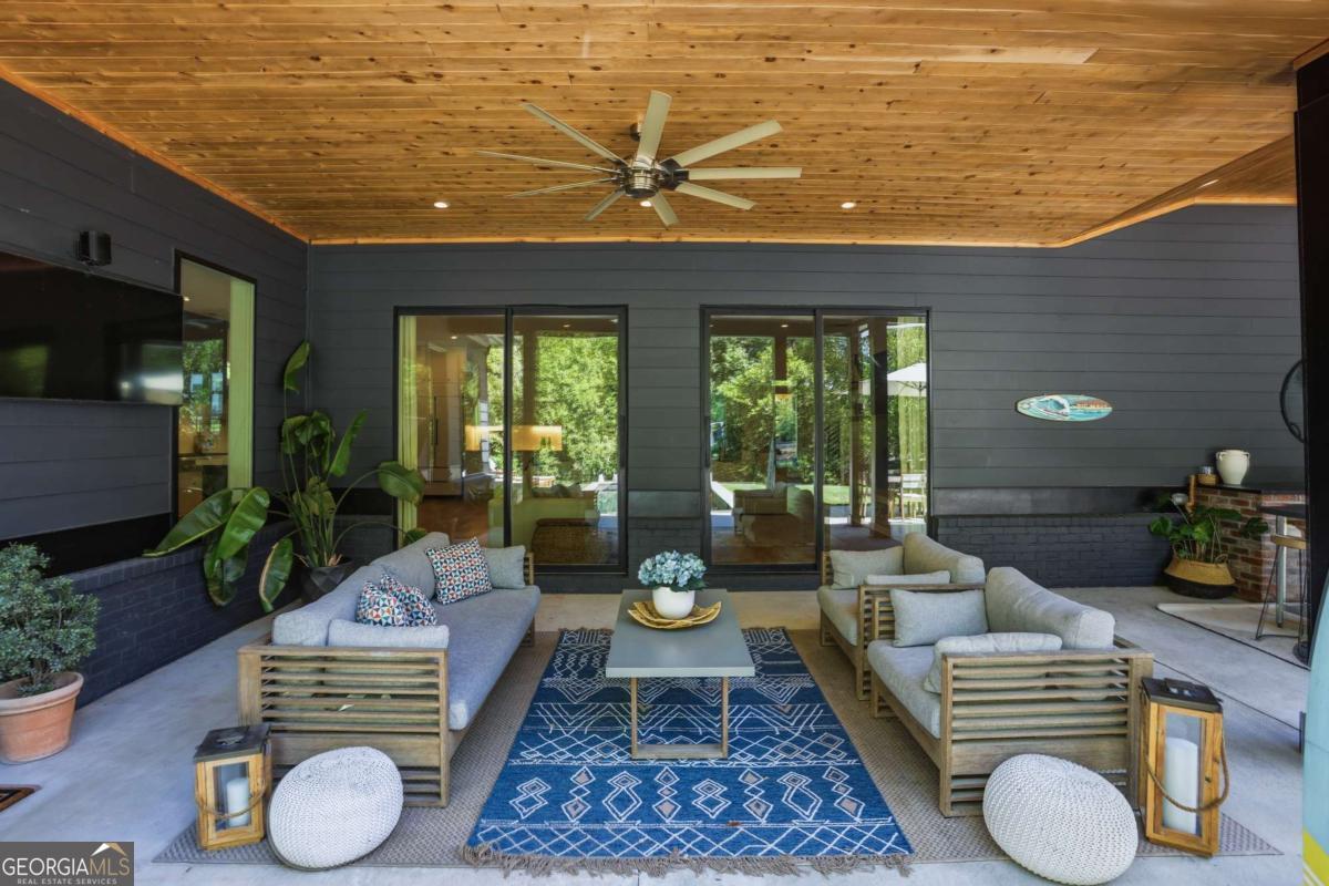 2420 Wawona Drive NE