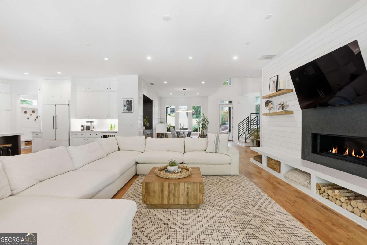 2420 Wawona Drive NE