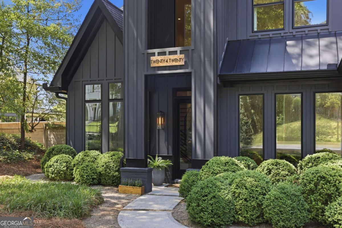 2420 Wawona Drive NE