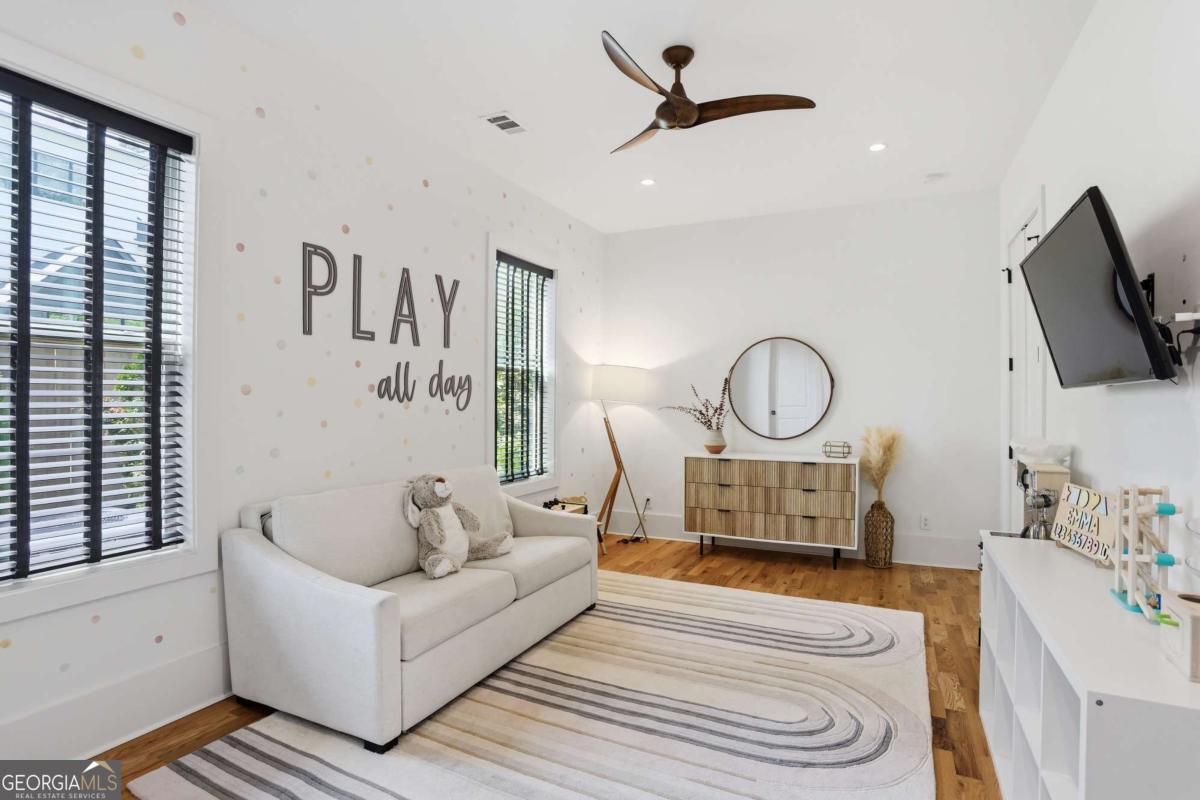 2420 Wawona Drive NE