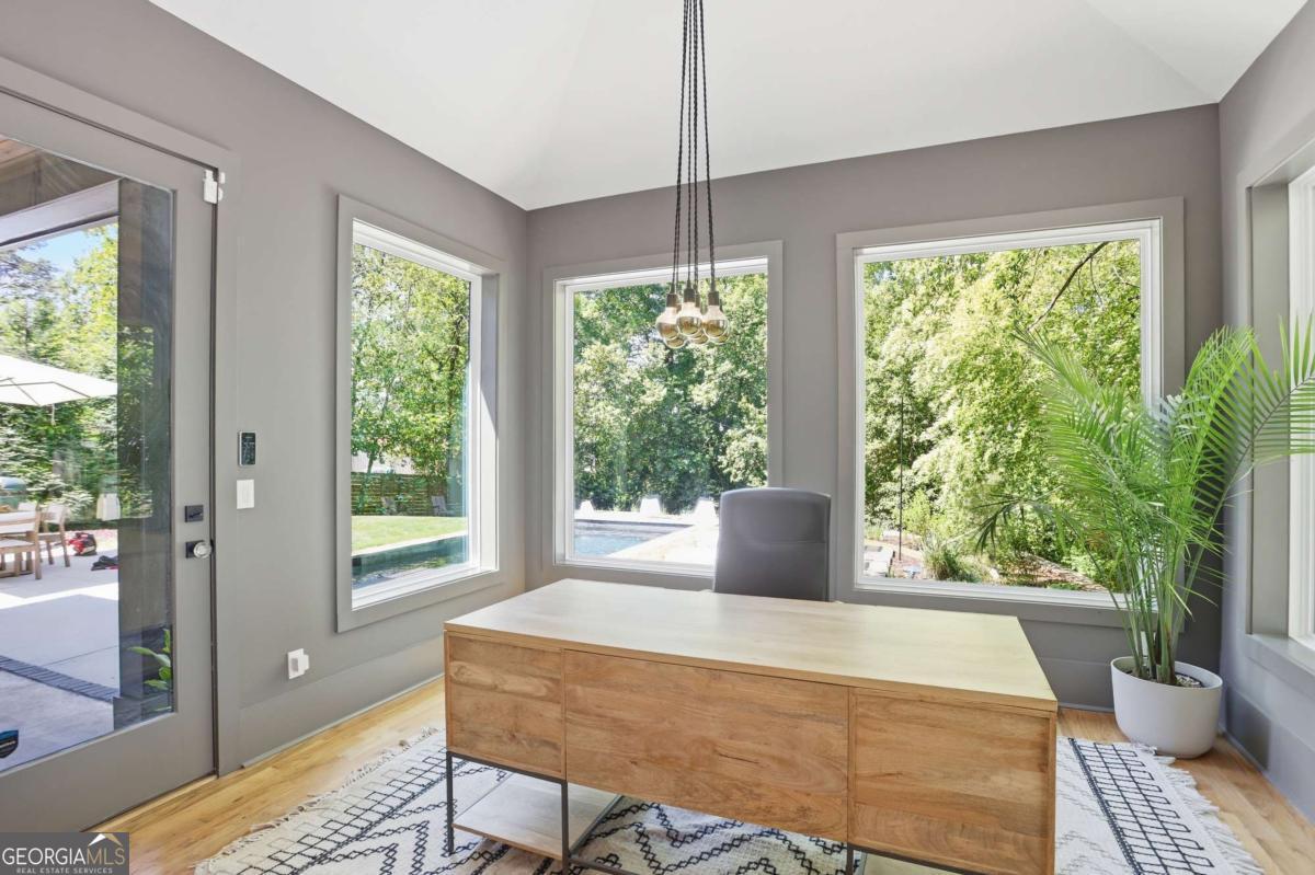 2420 Wawona Drive NE