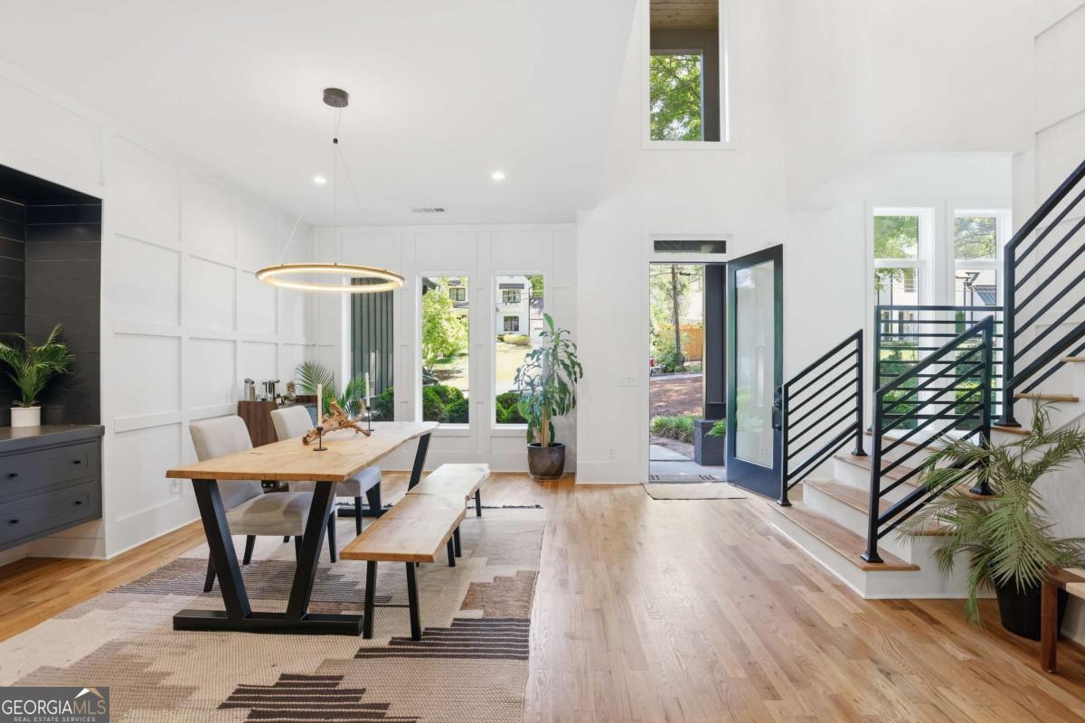 2420 Wawona Drive NE