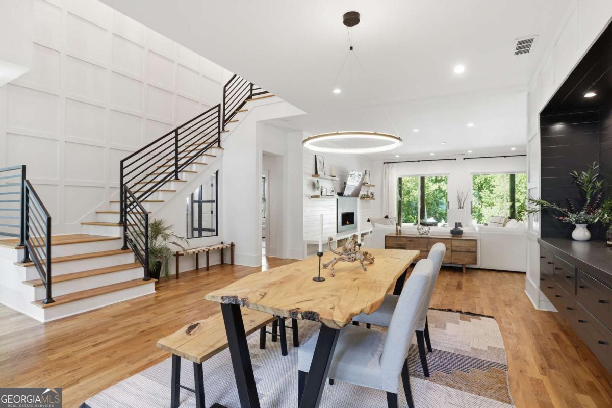 2420 Wawona Drive NE