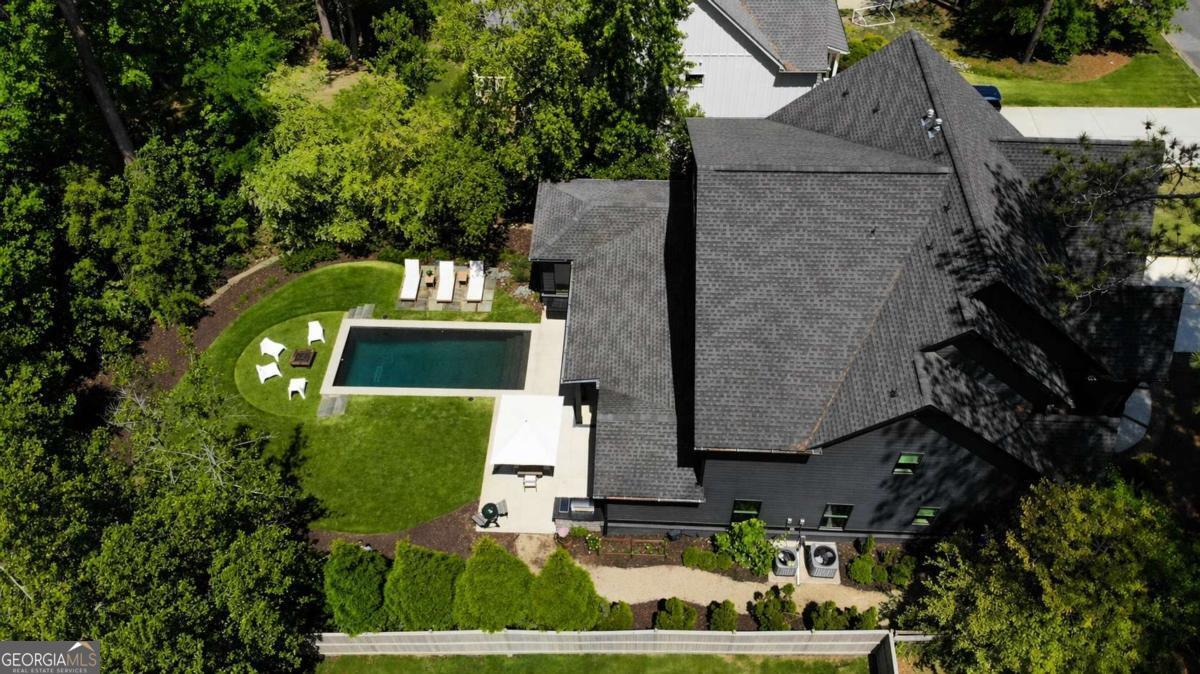 2420 Wawona Drive NE