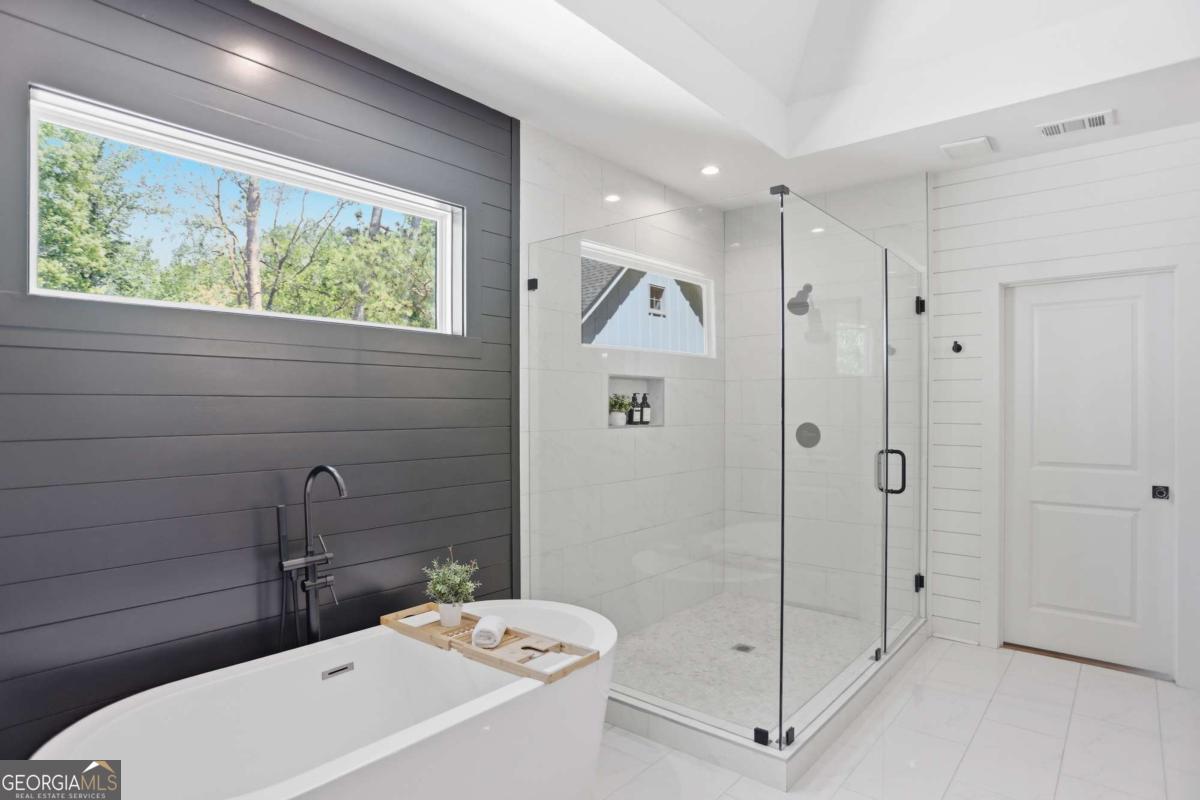 2420 Wawona Drive NE