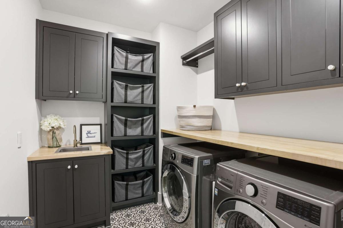 2420 Wawona Drive NE