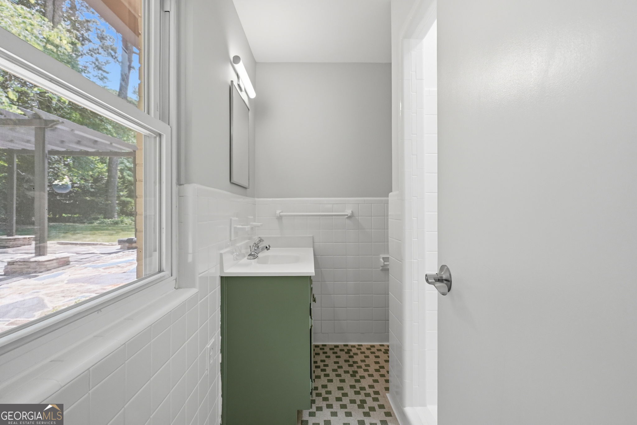 1963 Forest Green Drive NE