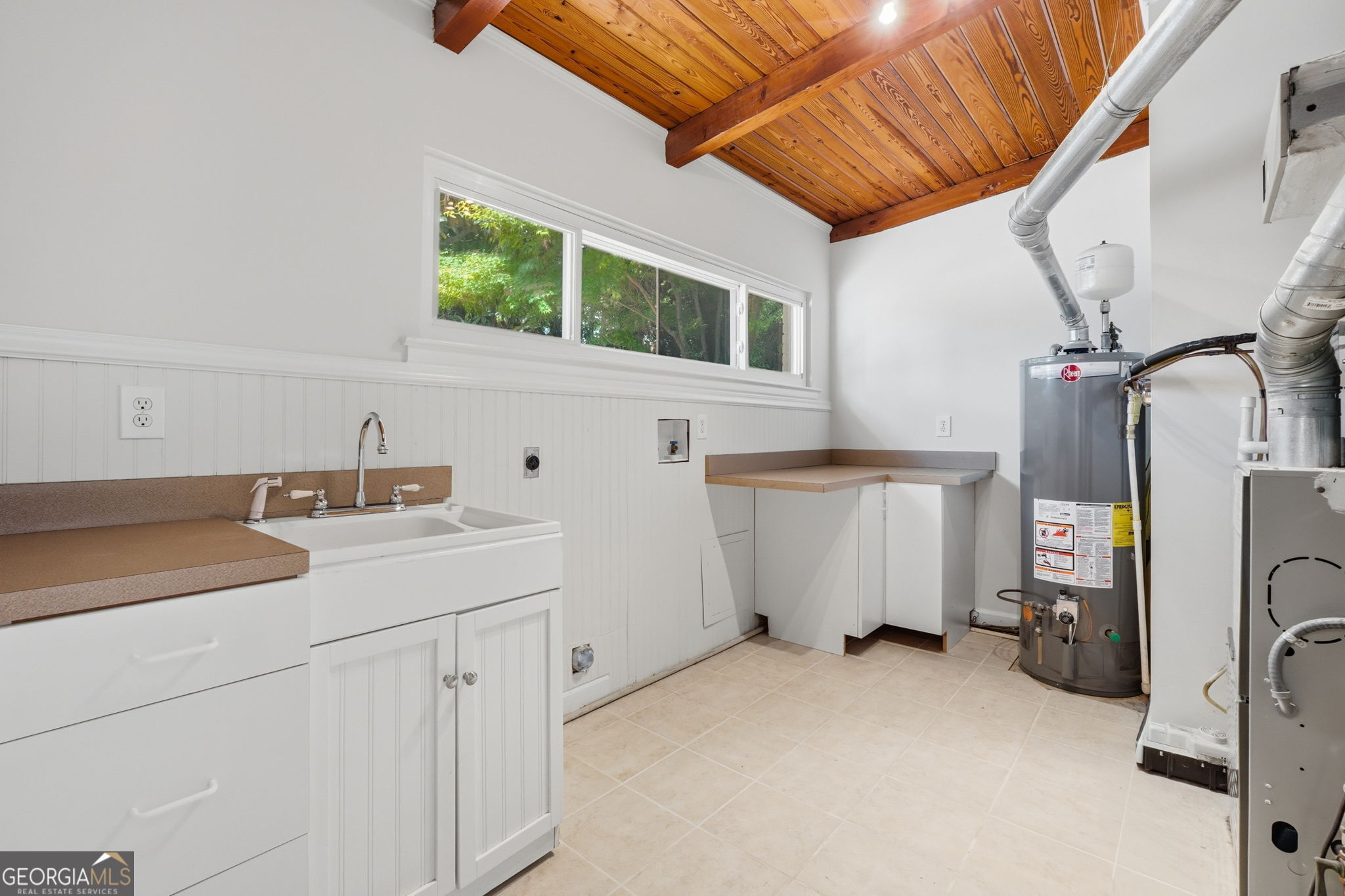 1963 Forest Green Drive NE