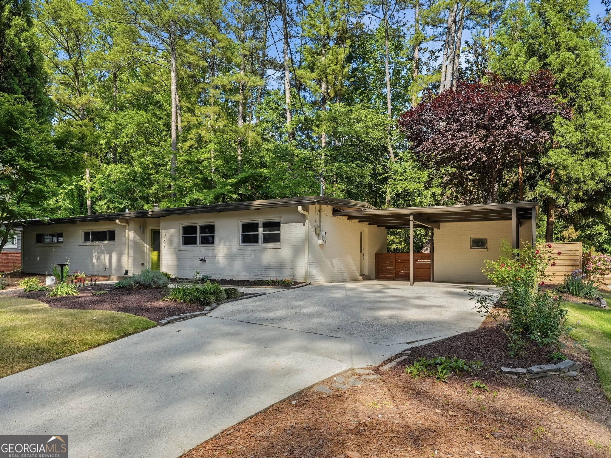1963 Forest Green Drive NE