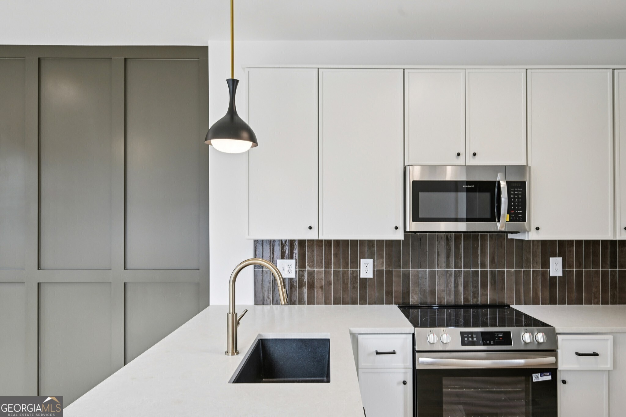 1160 Boulevard SE # 2