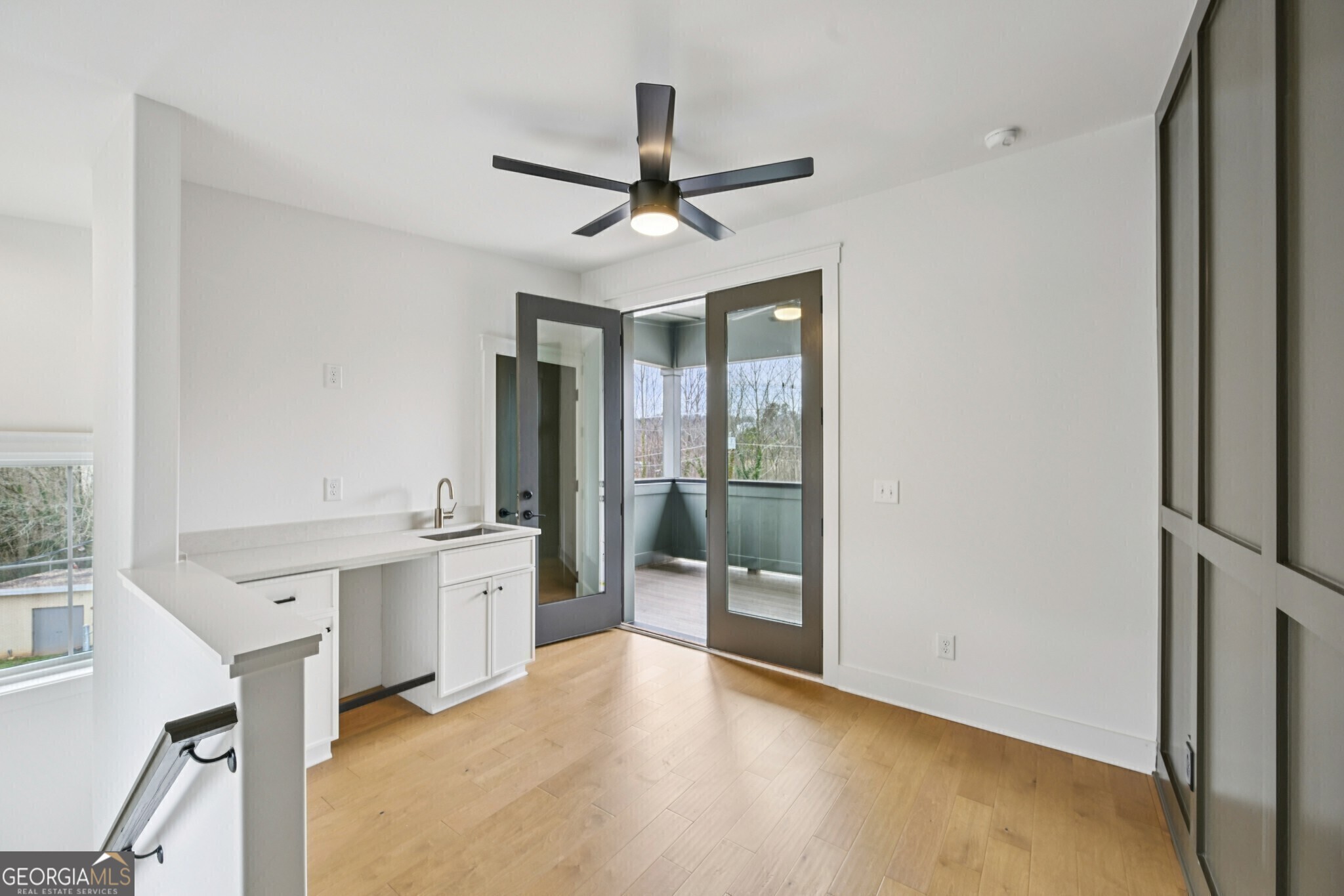 1160 Boulevard SE # 2