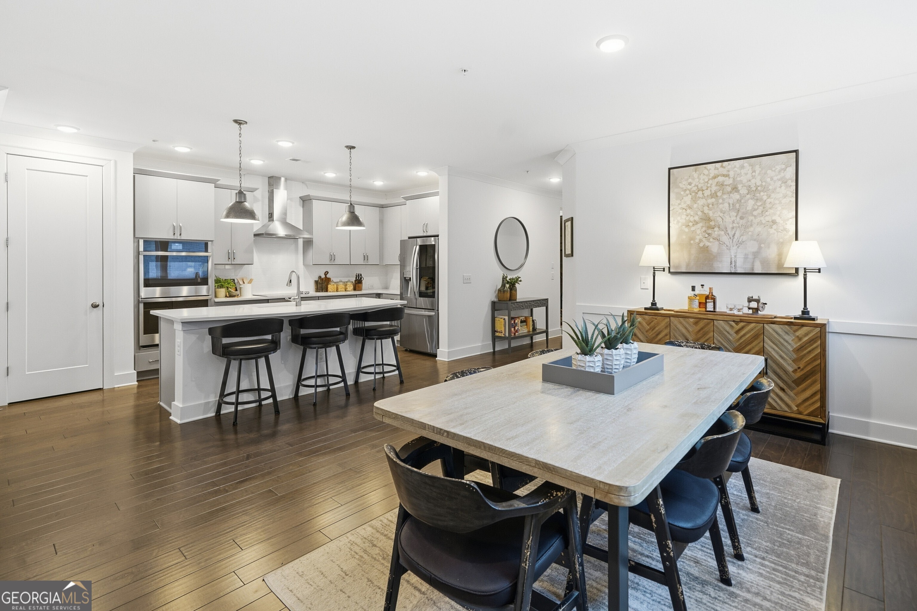 209 Floral Valley