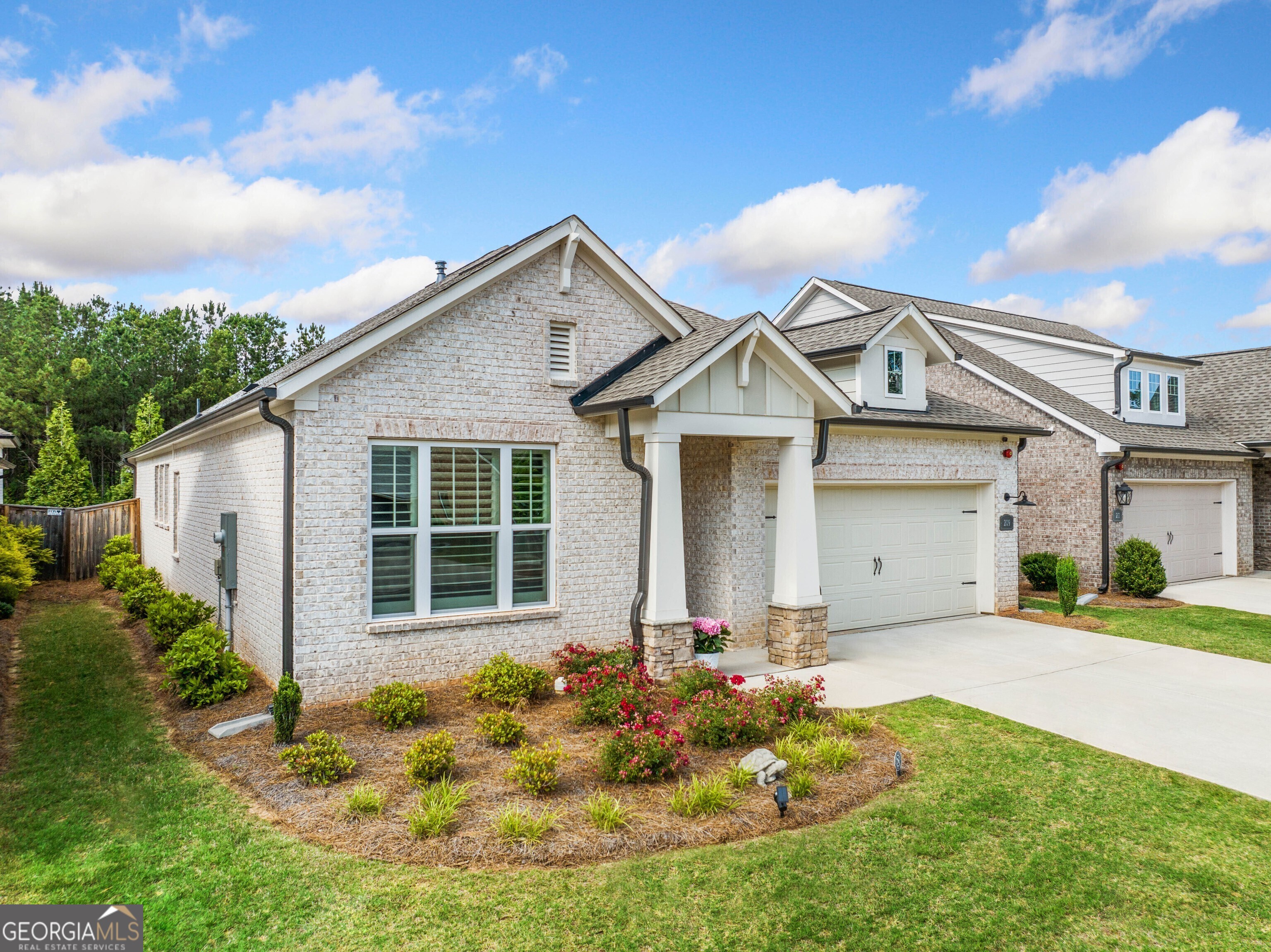 209 Floral Valley