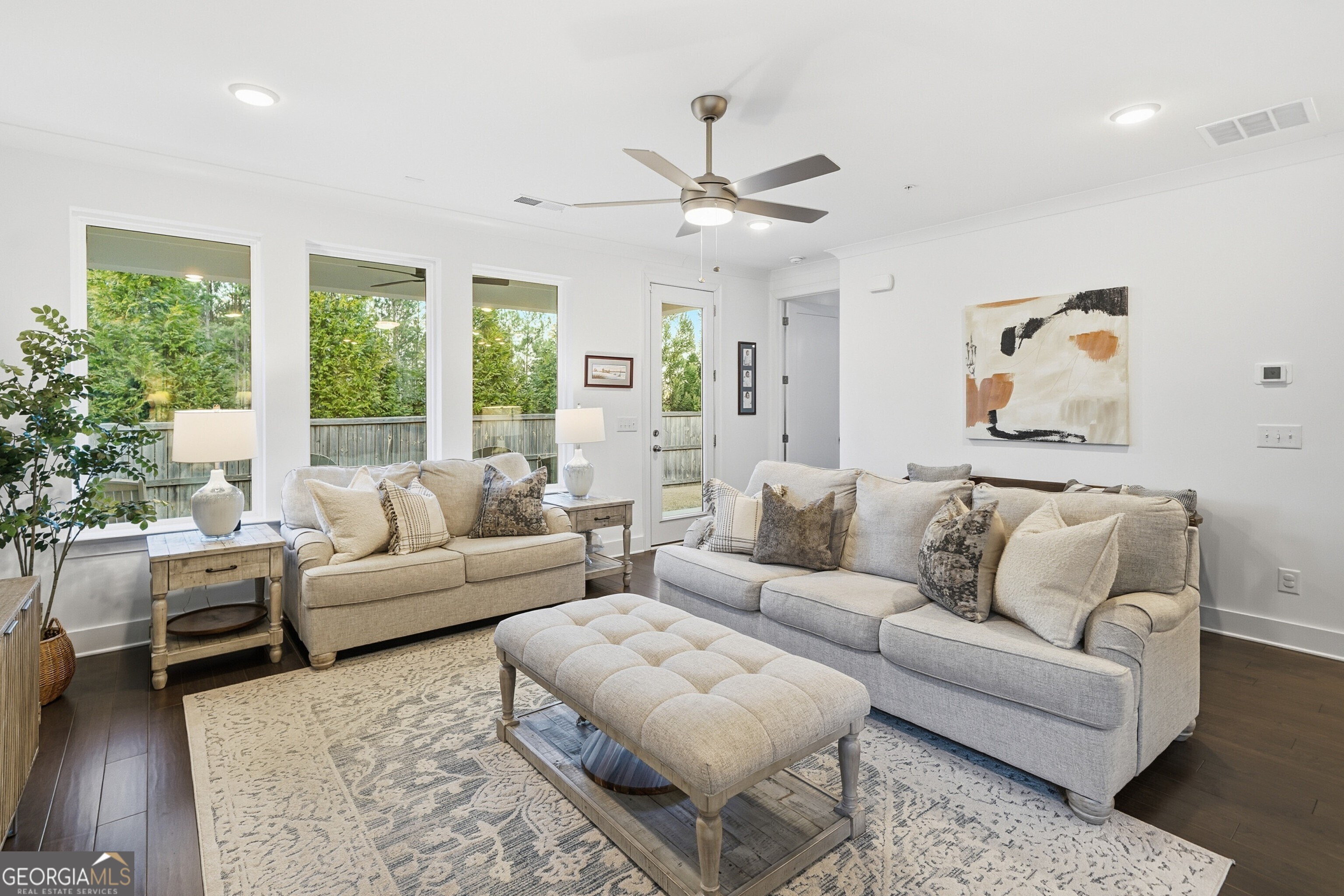 209 Floral Valley