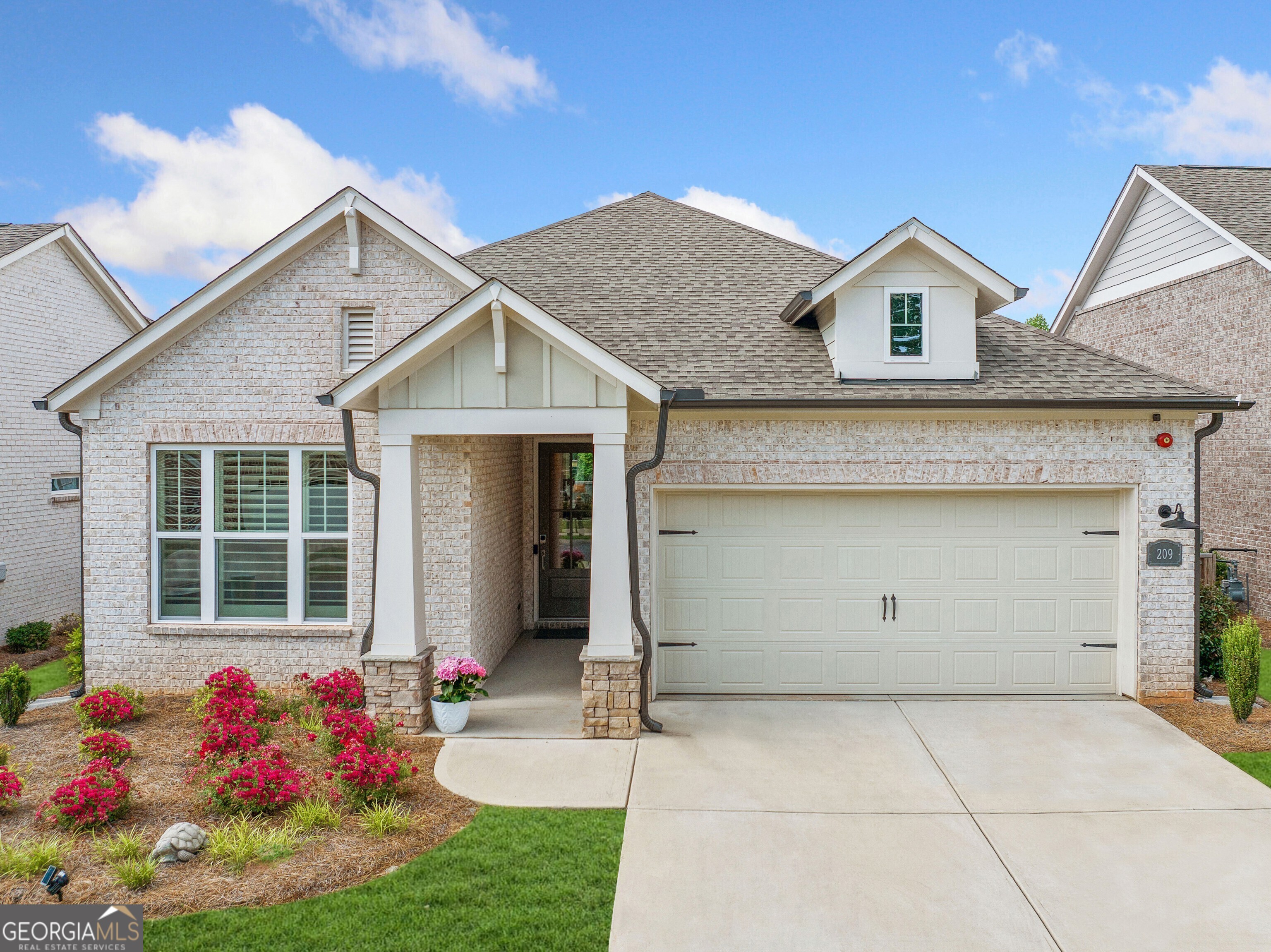 209 Floral Valley