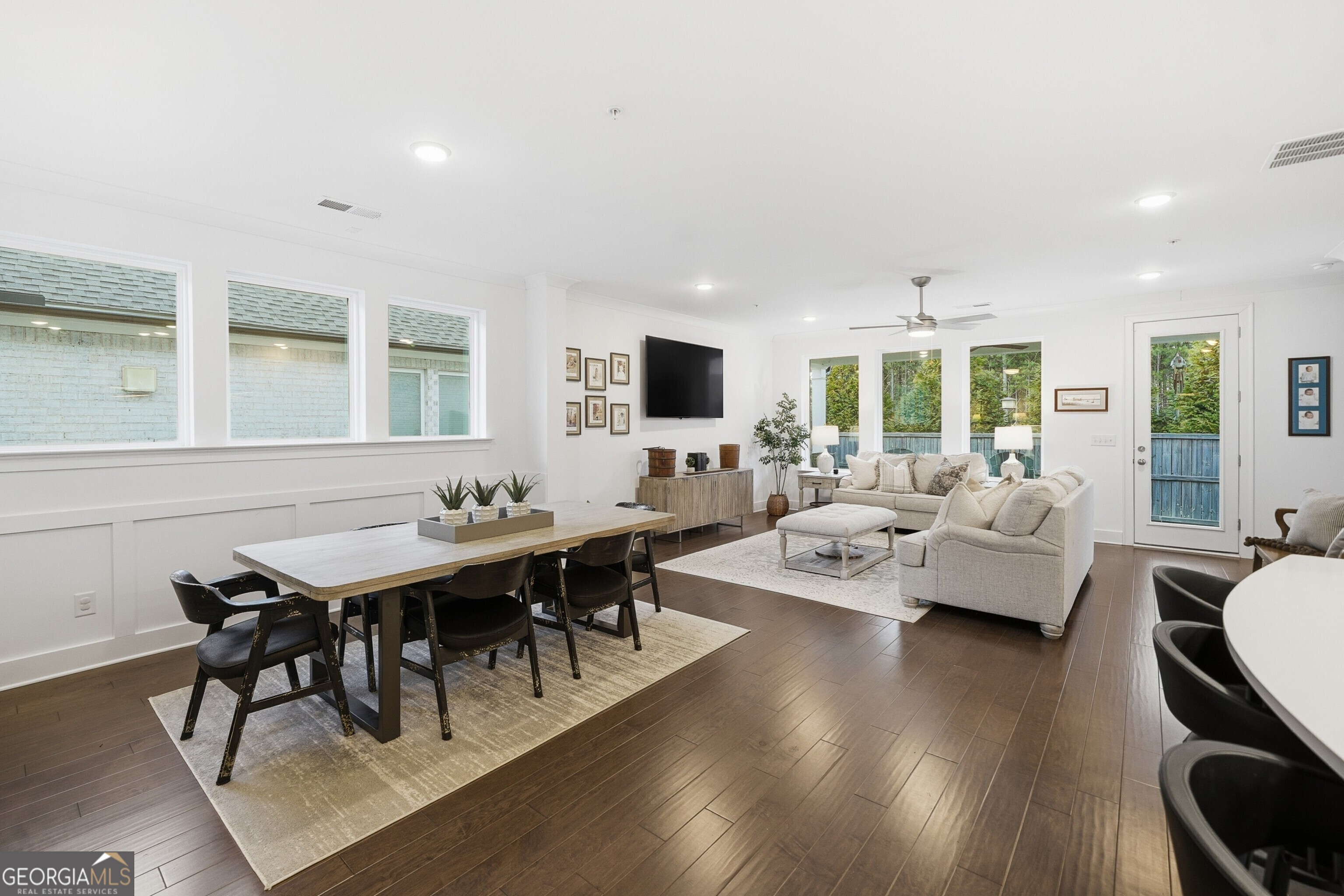 209 Floral Valley