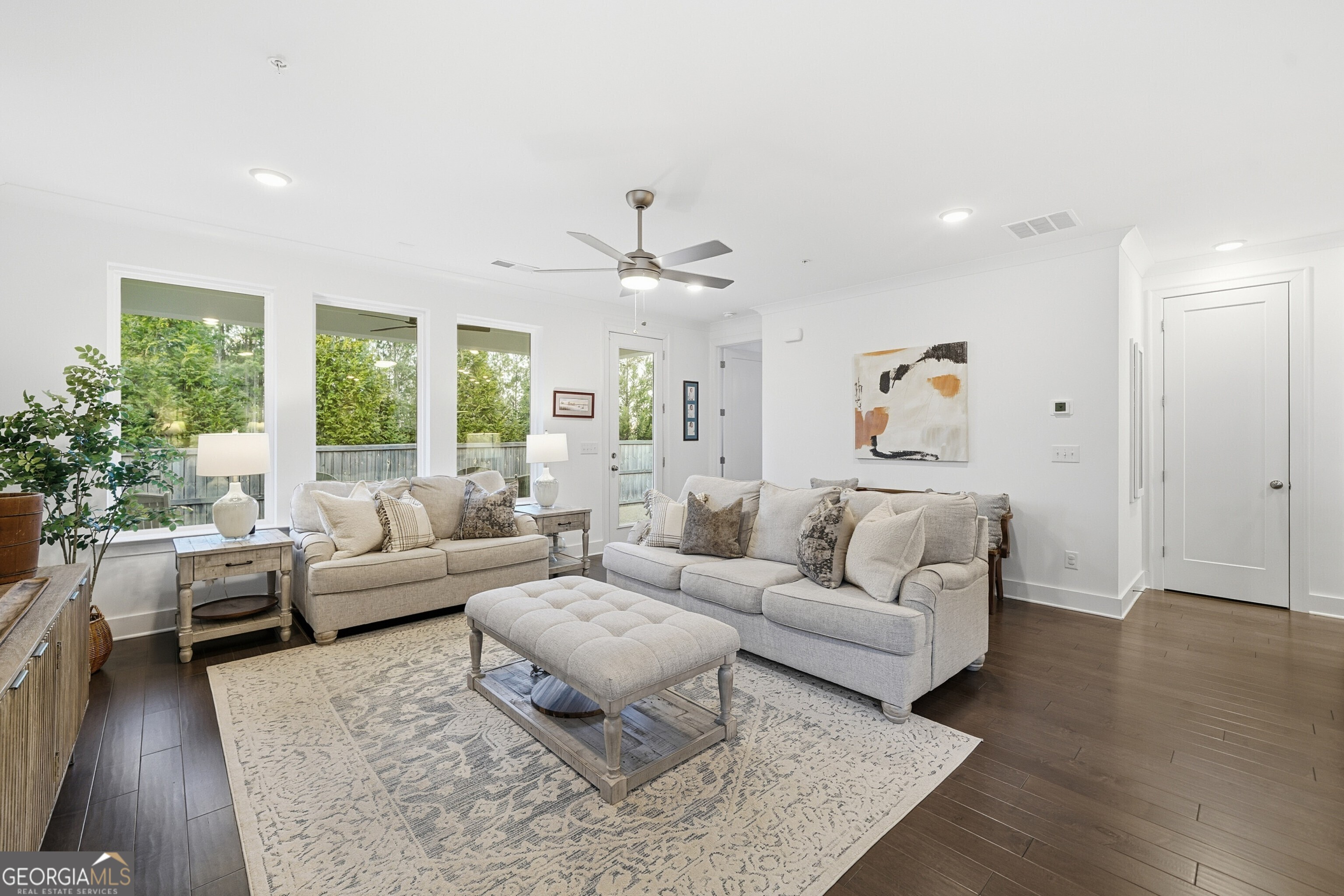 209 Floral Valley