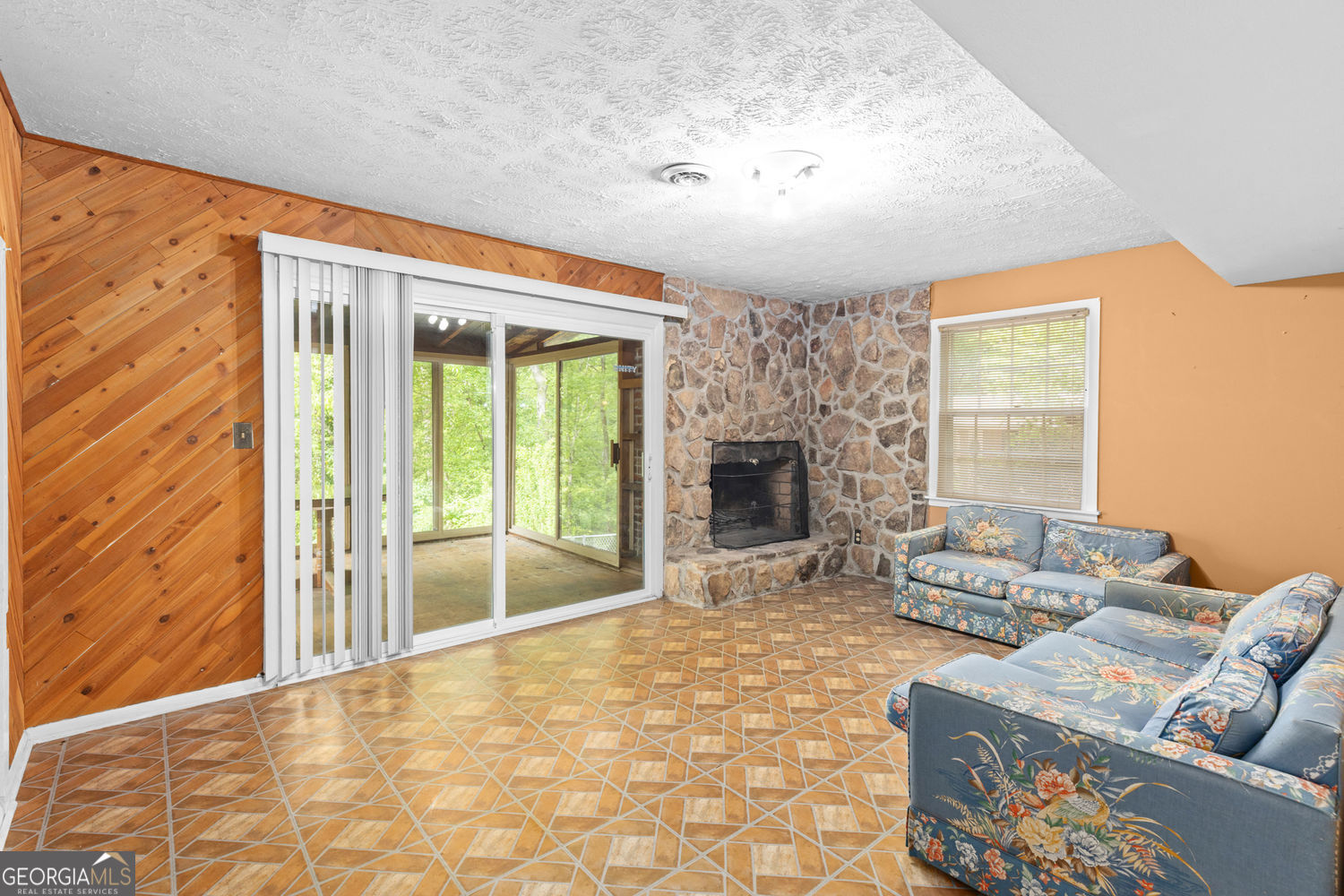 1569 Bubbling Creek Road NE