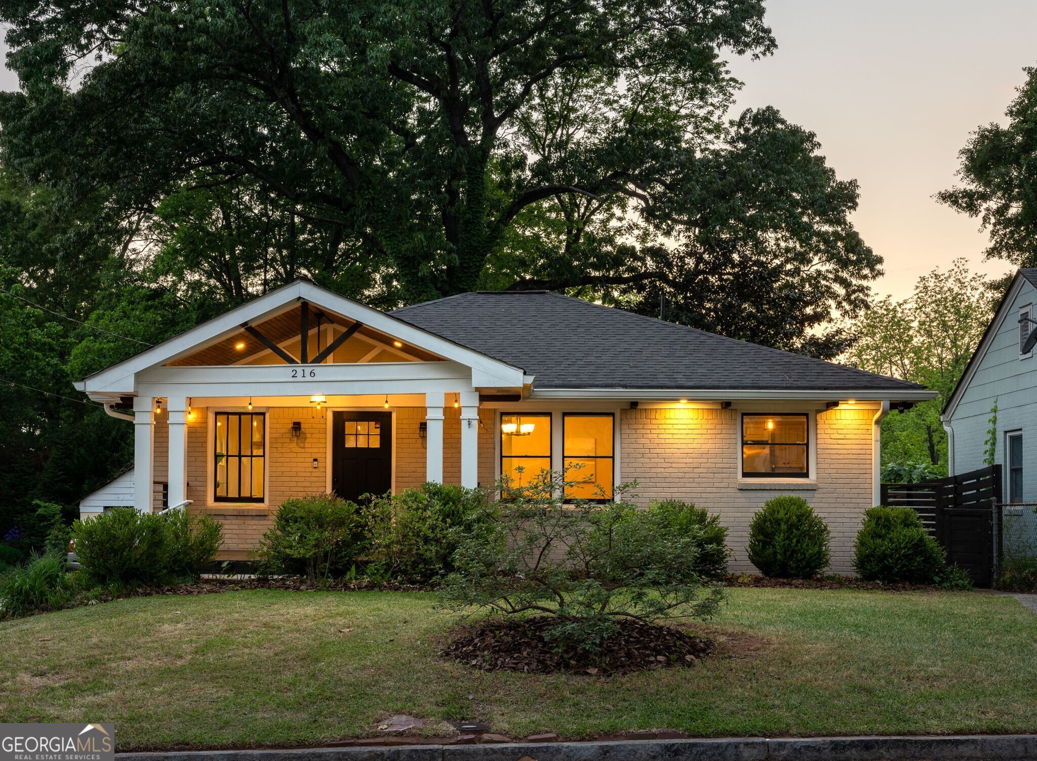 216 Sisson Avenue NE