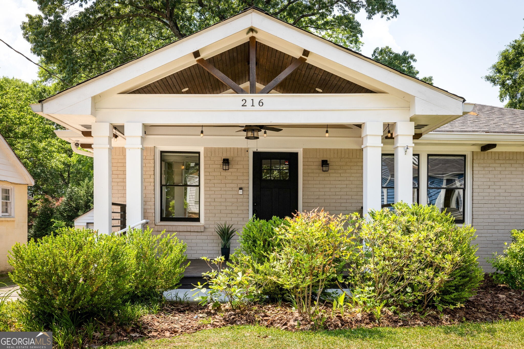 216 Sisson Avenue NE