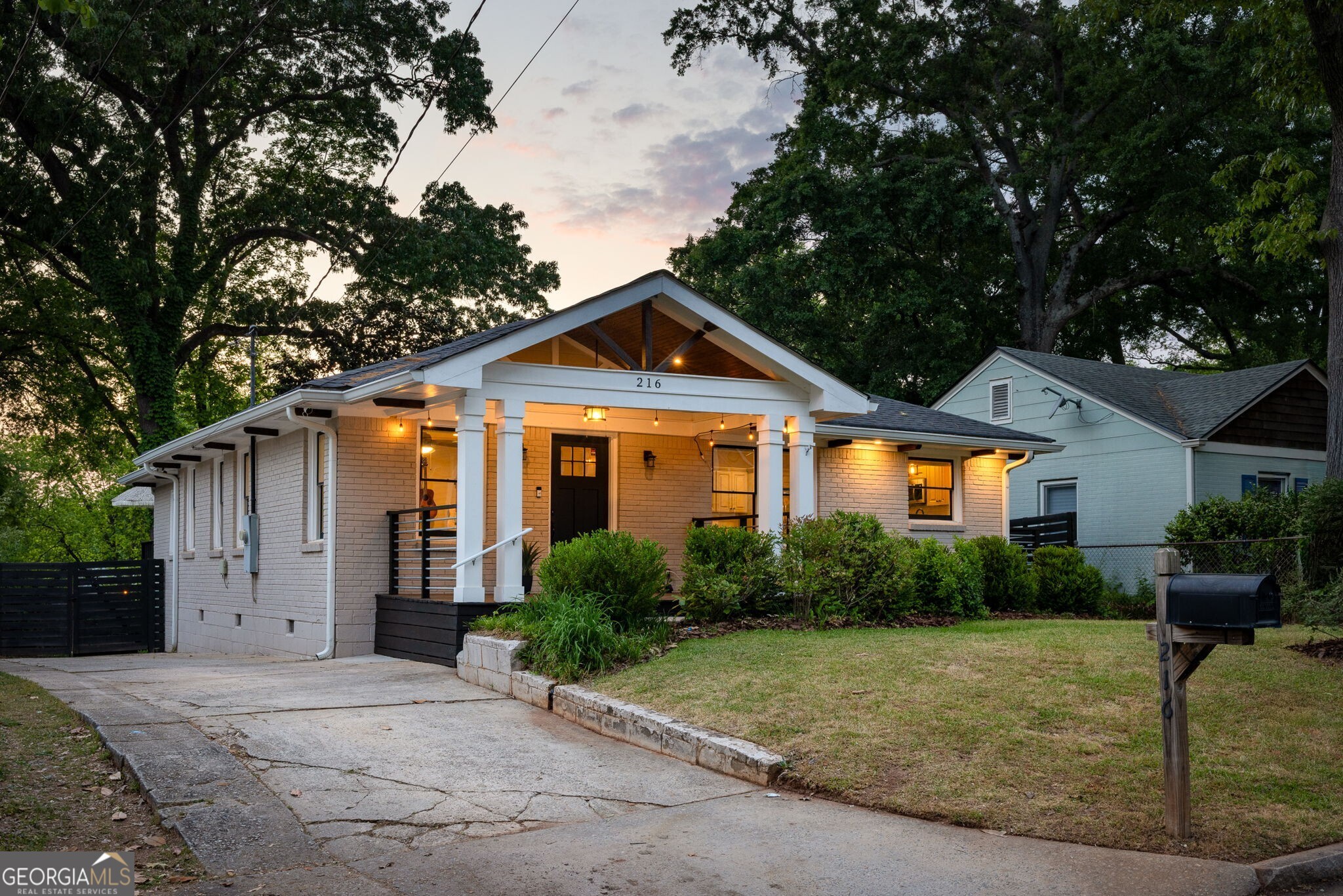 216 Sisson Avenue NE