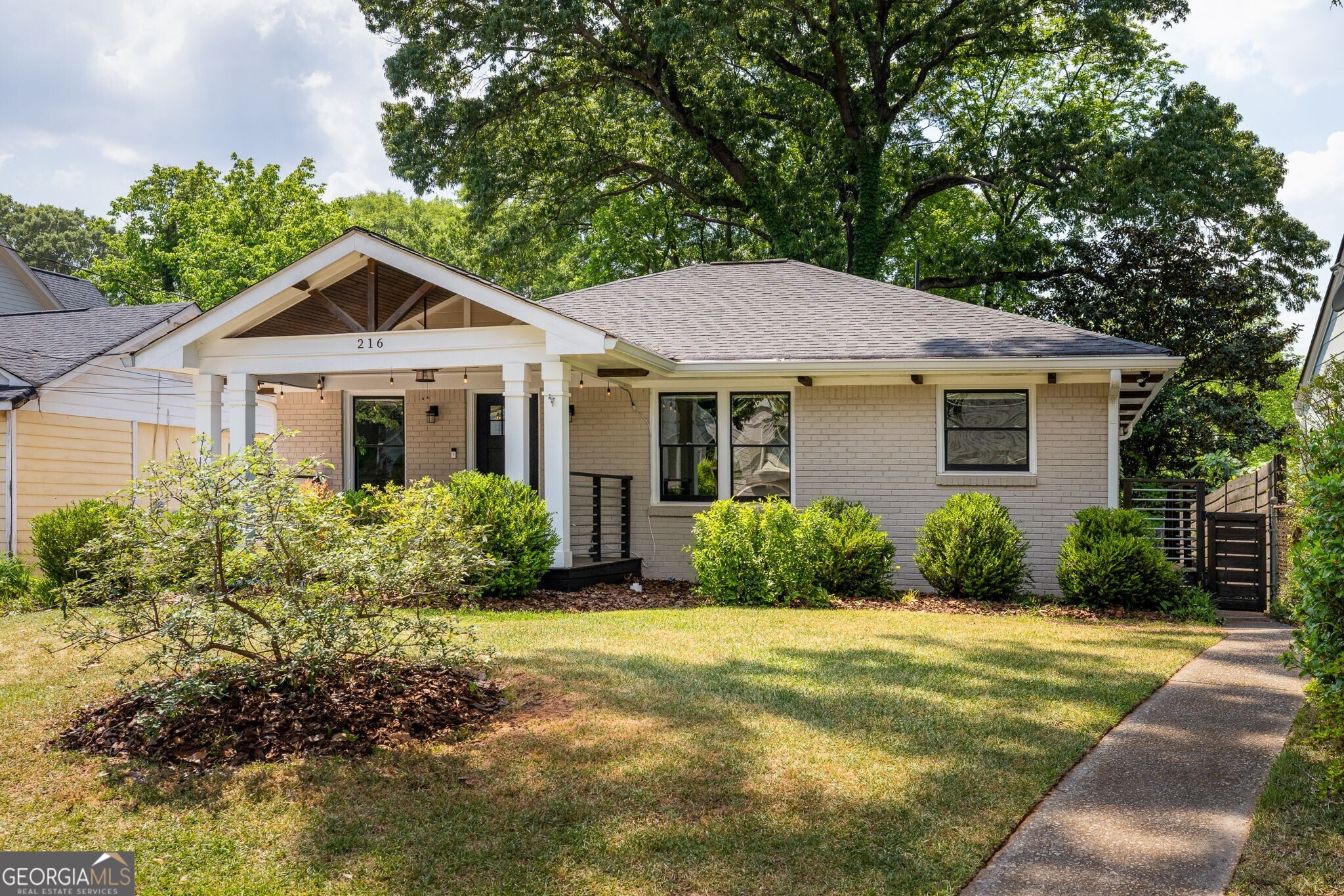 216 Sisson Avenue NE