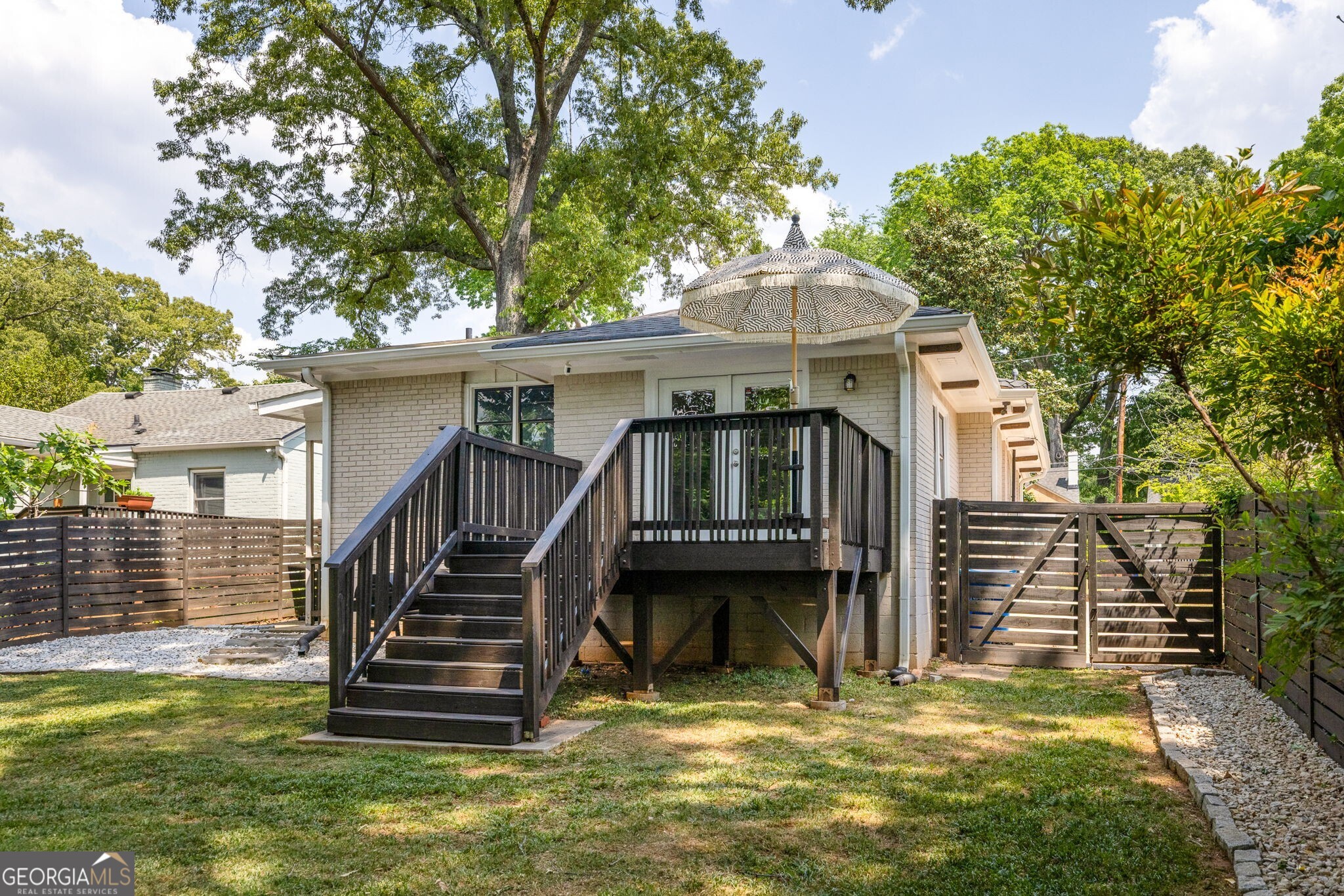 216 Sisson Avenue NE