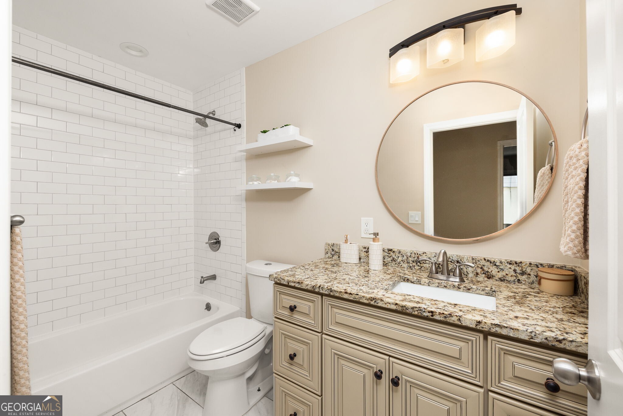 216 Sisson Avenue NE