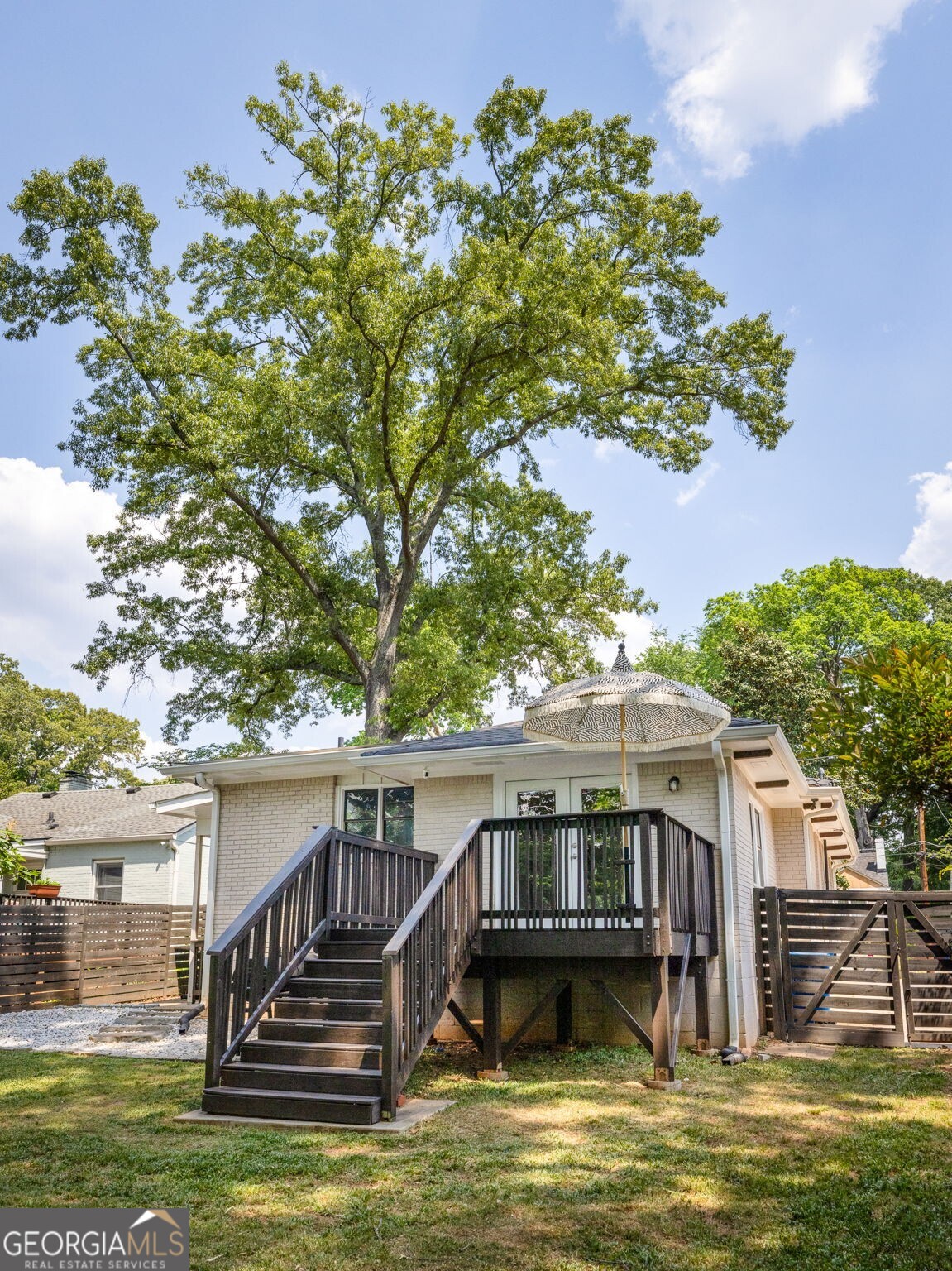 216 Sisson Avenue NE