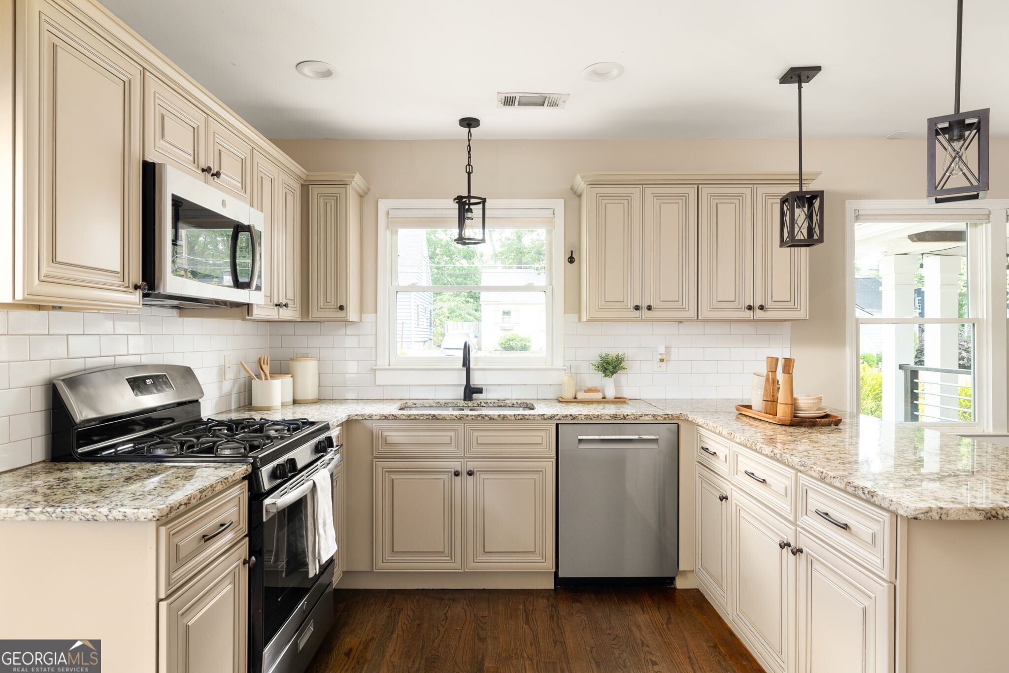 216 Sisson Avenue NE