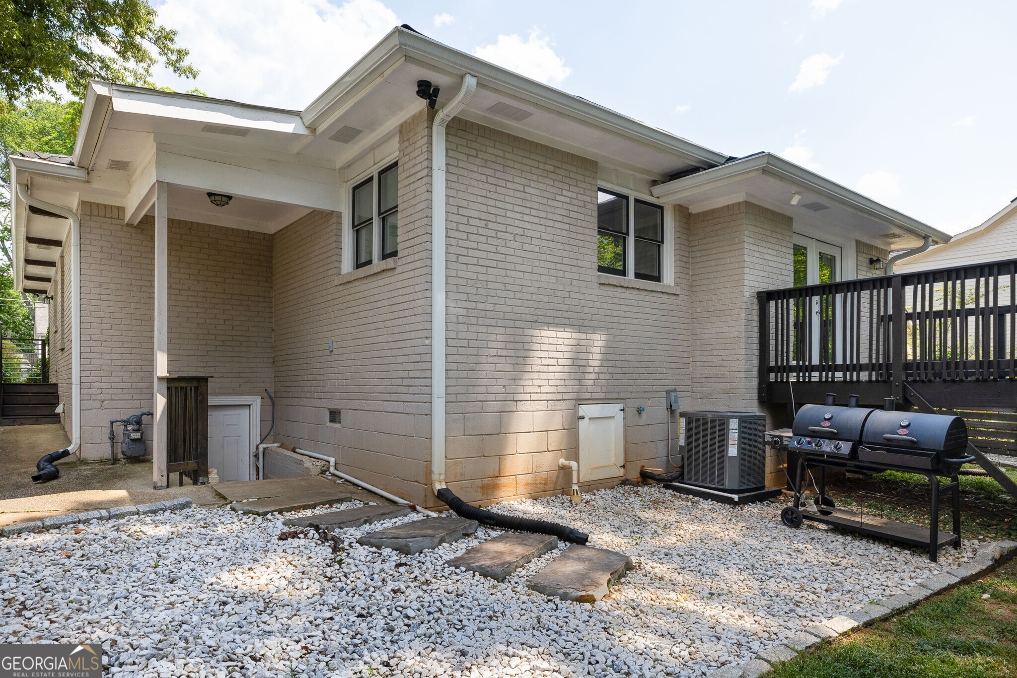 216 Sisson Avenue NE