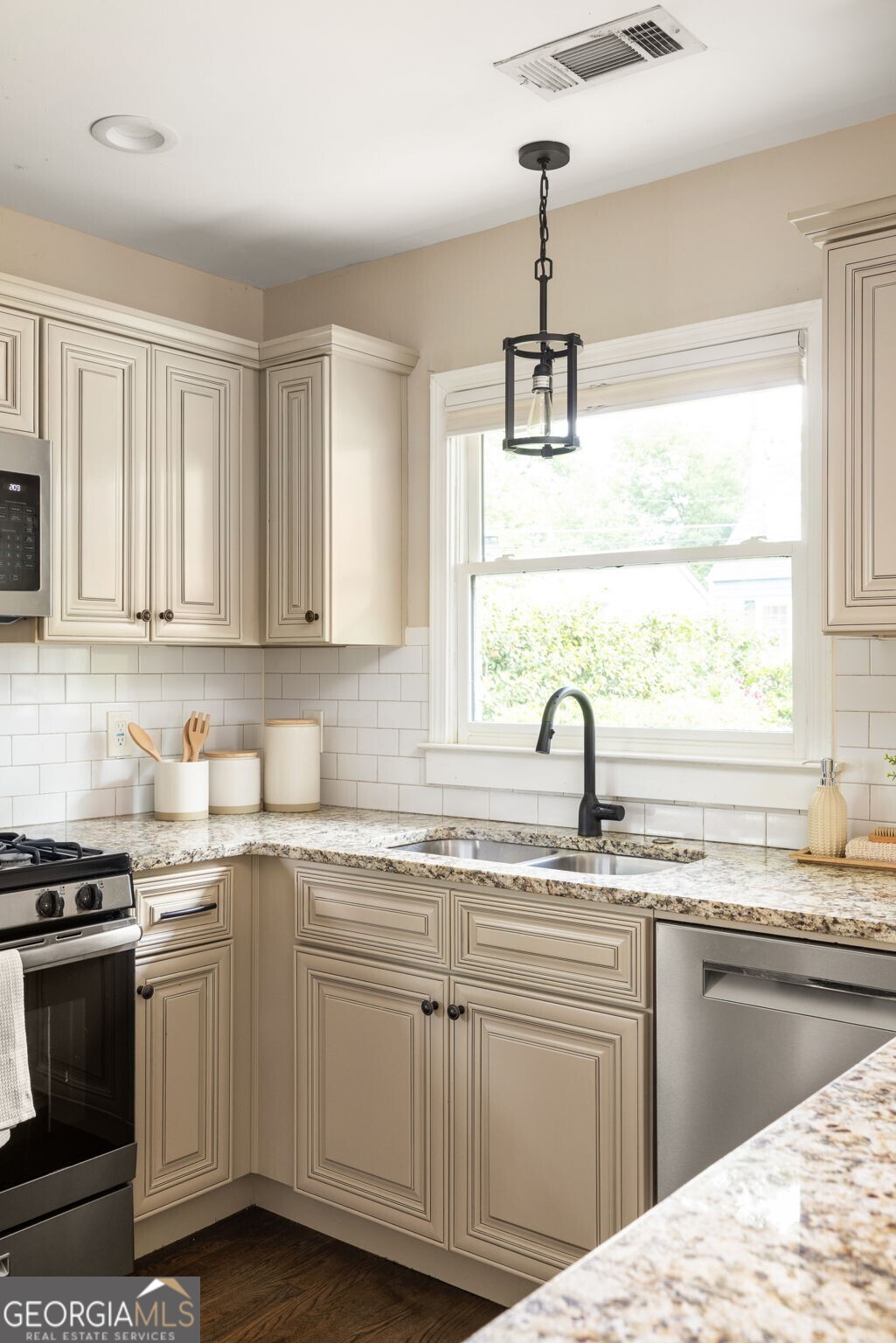 216 Sisson Avenue NE