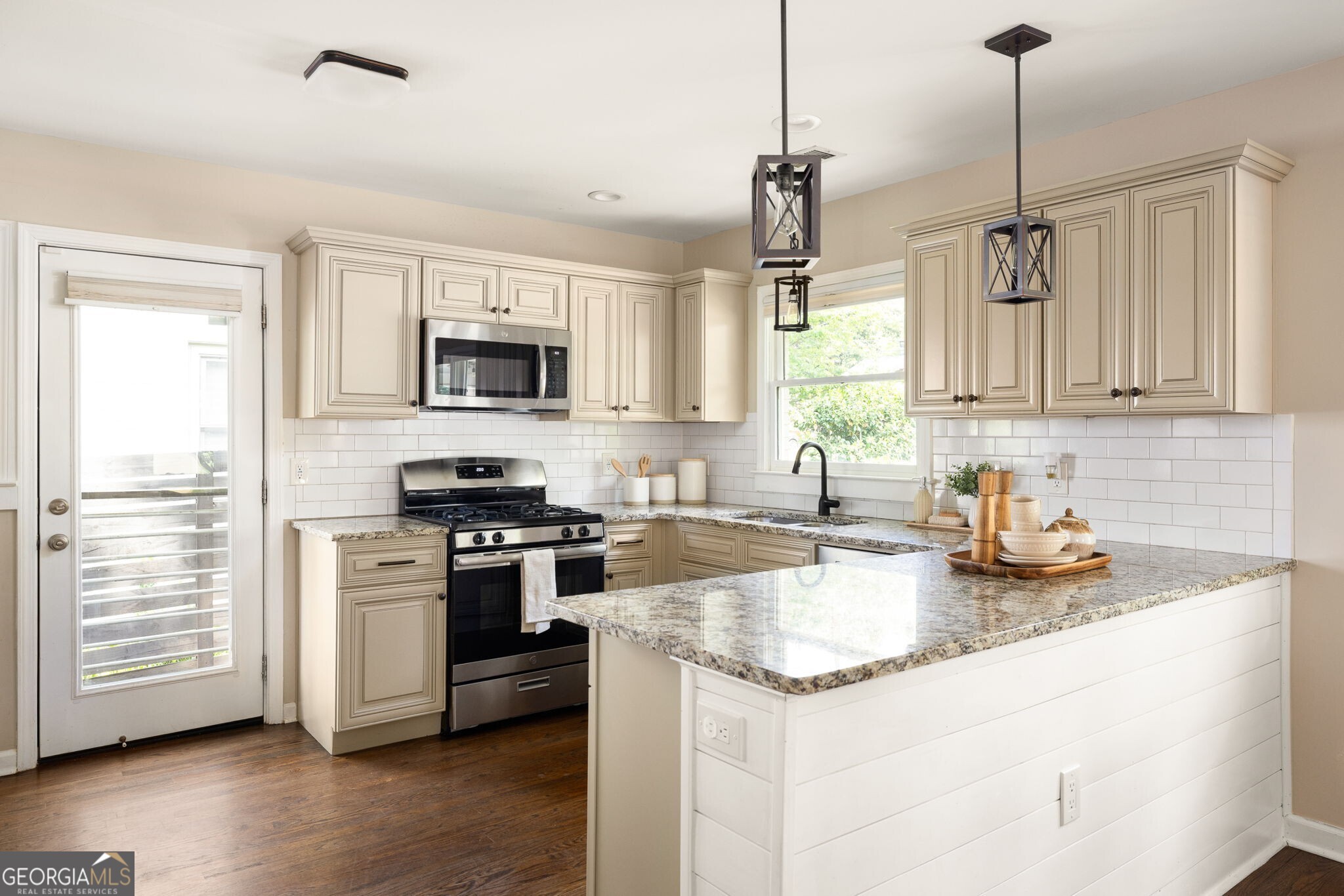 216 Sisson Avenue NE