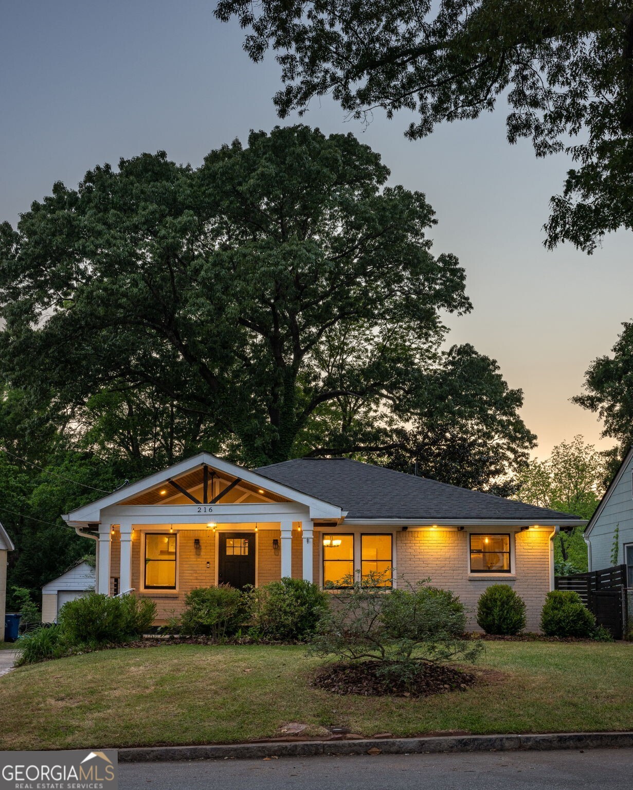 216 Sisson Avenue NE